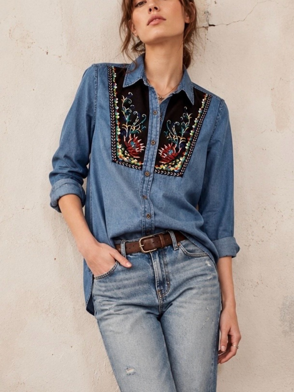 NWT HOLDING HORSES Chambray Denim Button Down Shirt w/ Floral Embroidery Size 0